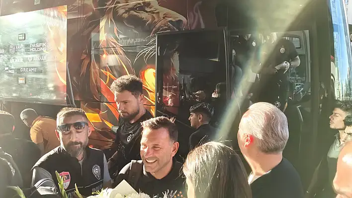 Galatasaray, Kayseri'de coşkuyla karşılandı