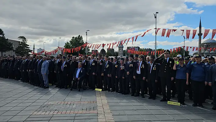 Gaziler Günü için Kayseri Cumhuriyet Meydanı'nda tören düzenlendi...