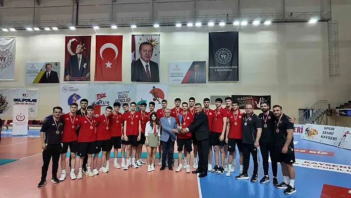 Genç Erkekler Türkiye Şampiyonası sona erdi: Şampiyon Arkas Spor!