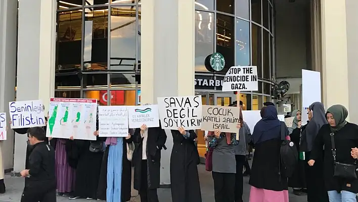 Kayseri'de Starbucks önünde İsrail protestosu