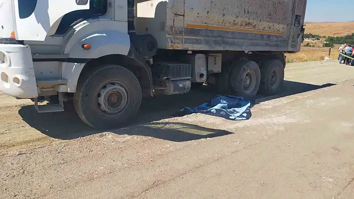 Kamyonun altında kalan işçi hayatını kaybetti