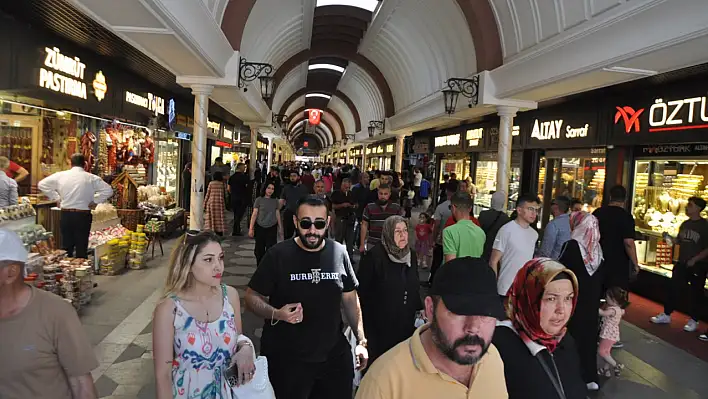 Pahalılık bayram dinlemiyor! Fiyatları görenler eve eli boş dönüyor!