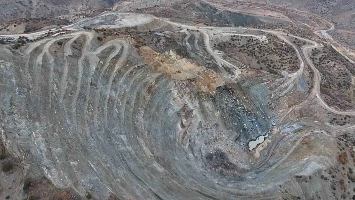 Sivas'ta göçük altında kalan işçiyi arama kurtarma çalışmaları 3'üncü gününe girdi!