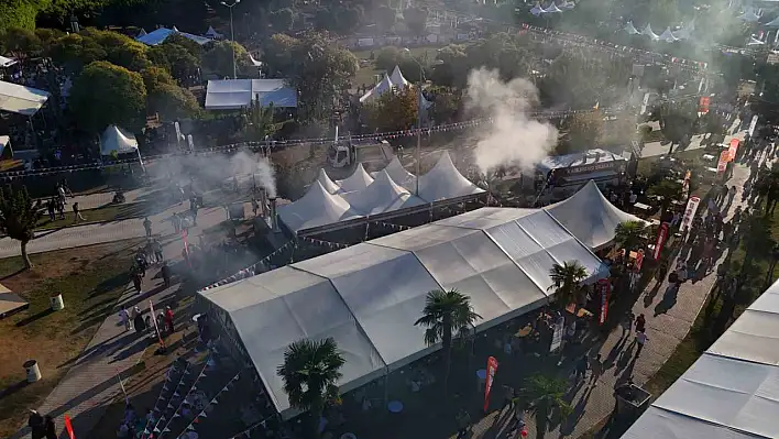 Adana'da kebaplardan çıkan dumanlar gökyüzünü kapladı!