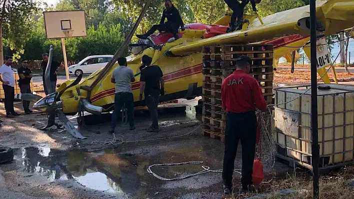 Adana'da göle düşen uçağın enkazının çıkartılma görüntüleri paylaşıldı