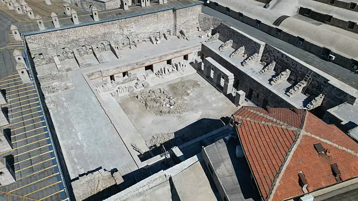 Gön Han'da tarih canlanıyor: Kent Konseyi restorasyonu yerinde inceledi