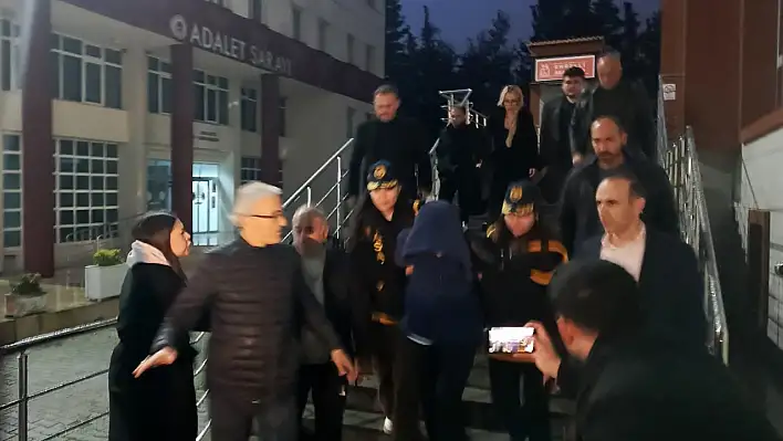 Türkiye'yi sarsan Güllü soruşturması: 'Dizlerinden tutup itti'