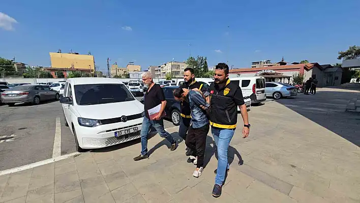 Adana'da bisiklet çalan kişi anbean güvenlik kameralarına yansıdı