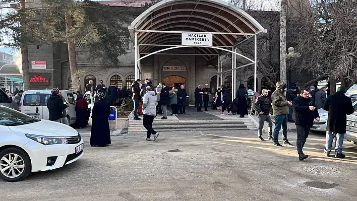 Hacılar'da aileler Sabah Namazı'nda buluşuyor