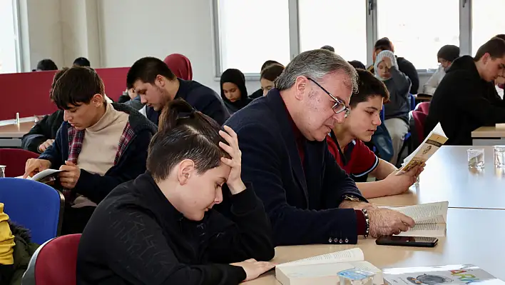 Hacılar'da kitap okuma etkinliği: 'Kitapla buluşan nesiller geleceği aydınlatır!'