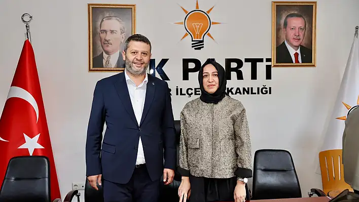 Hacılar'da tarihi an: AK Parti'nin ilk kadın ilçe başkanı göreve geldi