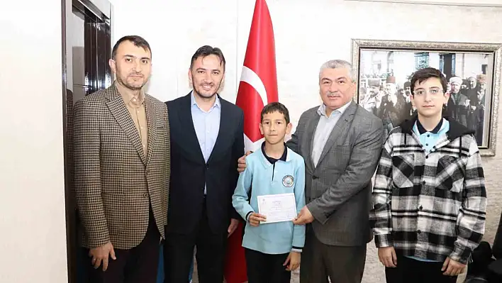 Harçlıklarını Filistin'e bağışladılar