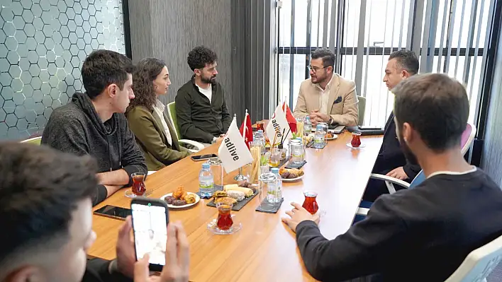 Hüseyin Okandan'ın ziyaretinde dikkat çeken ayrıntı ne?