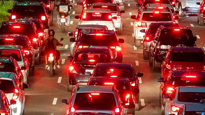 Her gün litrelerce yakıt boşa gidiyor! Kayseri yolunda trafik alarmı