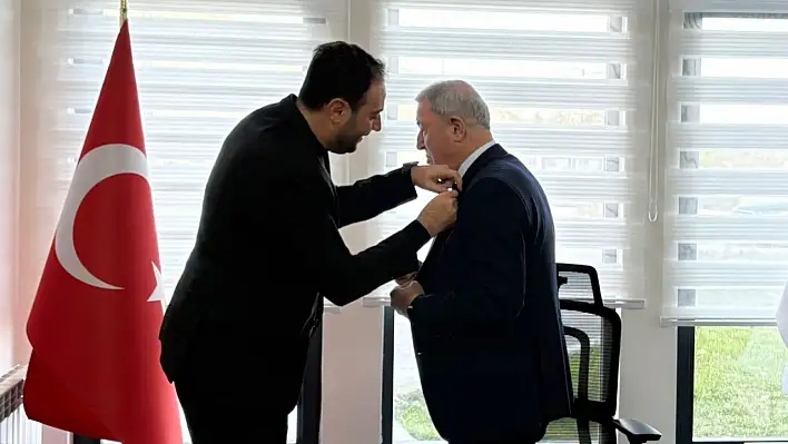 Hulusi Akar'dan örnek davranış!