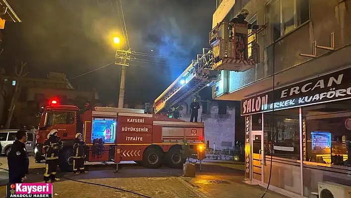 Hunat Mahallesi'nde çıkan yangın söndürüldü