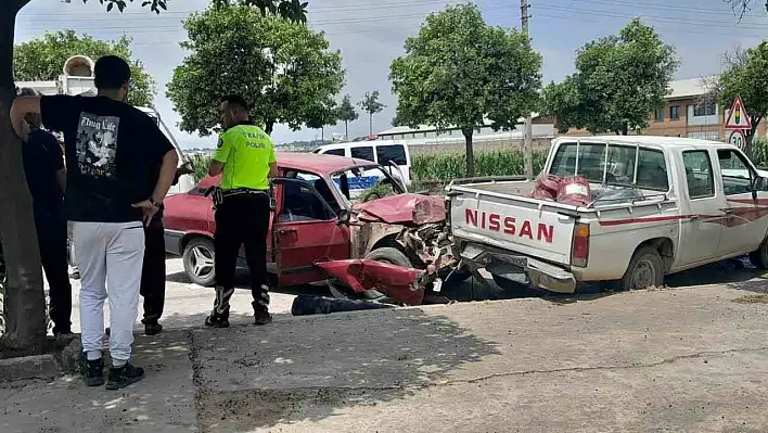 Hurdaya dönen araçtan yaralı kurtuldular