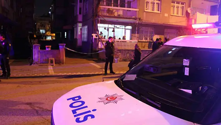 Evinin bahçesinde husumetlisini ağır yaraladı