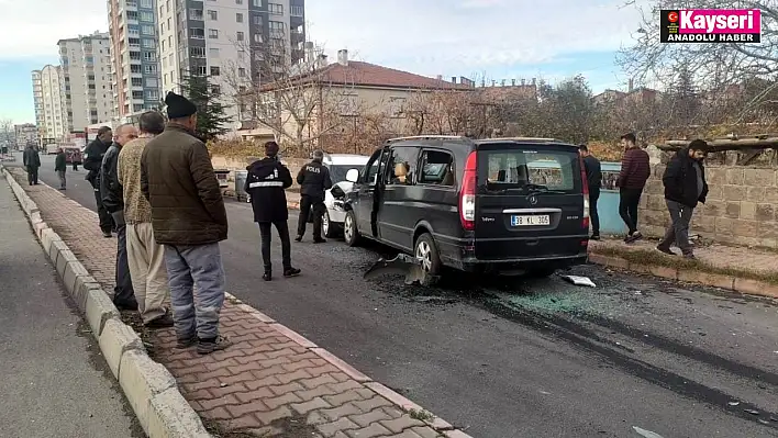 Önce araca saldırdı, sonra bıçakladı