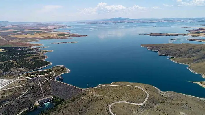 Hirfanlı Barajında sahil yelken yarışları