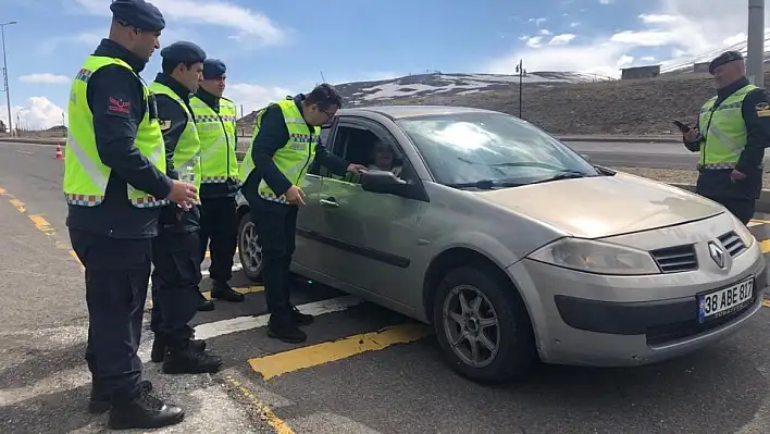 İl Jandarma Komutanı tarafından trafik denetimi gerçekleştirildi