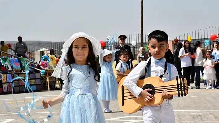 İlçelerde 23 Nisan coşkusu!