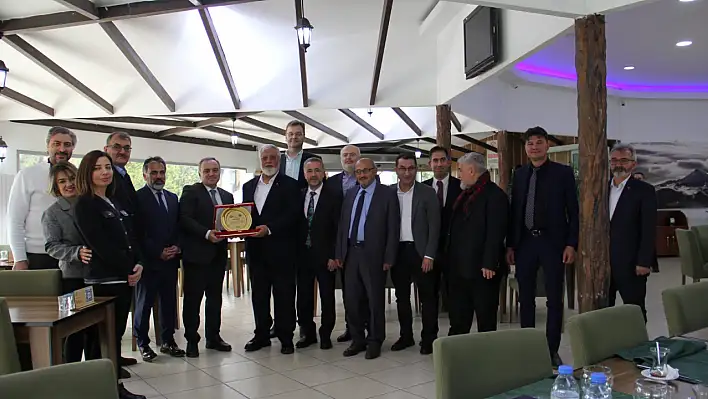 İletişim Fakültesi Kurucu Dekanı Prof. Dr. İlhan Yerlikaya'ya Anlamlı Emeklilik Töreni