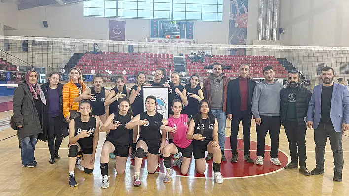 İncesu'dan büyük başarı: Kız Voleybol Takımı yarı finalde!