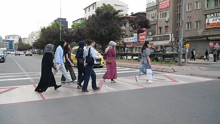 İnönü Bulvarında önemli değişiklik: 3 Yaya geçidi kaldırıldı!