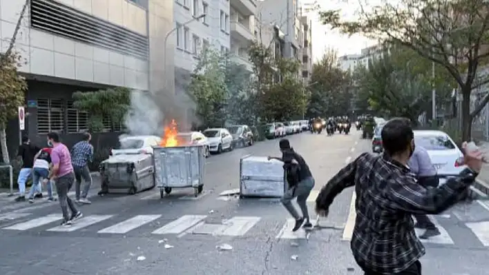 İran'da Başörtüsü Protestolarında Ölü Sayısı 35'e Yükseldi