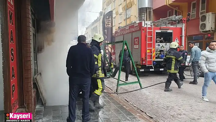 İş yeri deposunda çıkan yangın söndürüldü