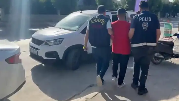 Mersin'de iş yerine kurşun yağdı