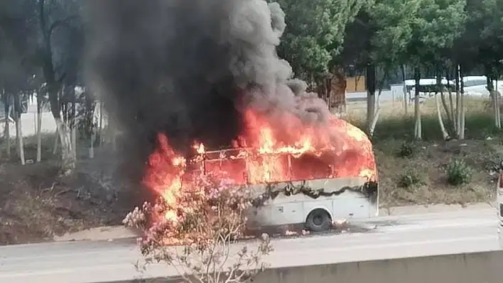 İşçi servisi yangında kullanılamaz hale geldi!