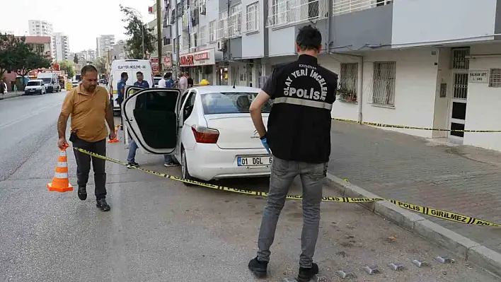 İşe gitmek için bindiği otomobilinde tabancayla vuruldu