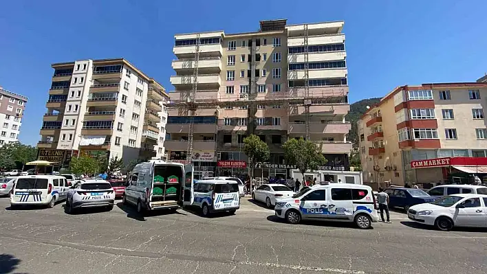 İskele kırıldı 2 işçi yaşamını yitirdi: 1 işçi yaralandı!