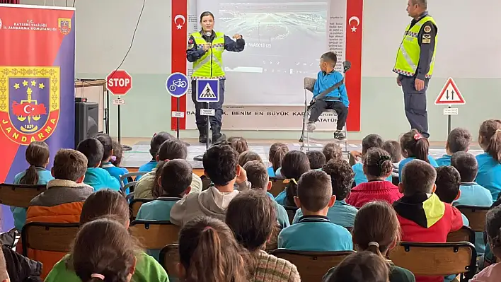 Jandarma'dan öğrencilere trafik eğitimi