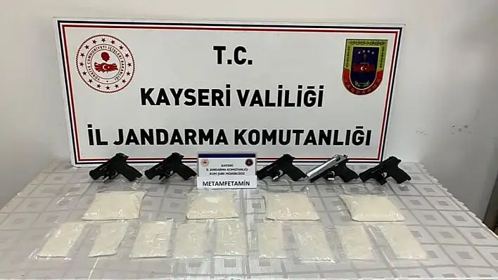 Kayseri'de kombiye saklanan 3 kilogram uyuşturucu ele geçirildi