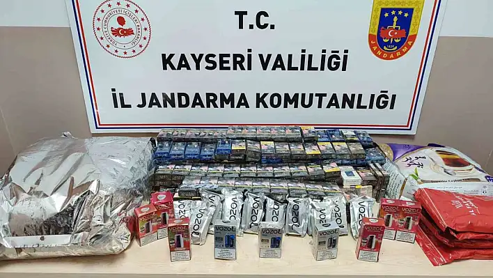 Kayseri'de kaçak çay ve tütün taşıyan tır böyle yakalandı!