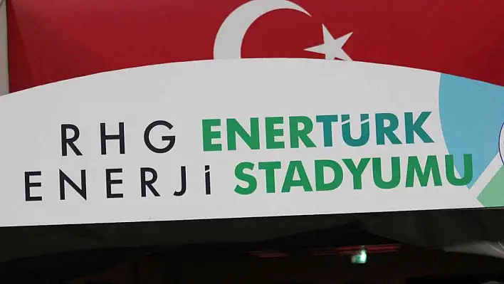 Kadir Has Stadyumu'nun yeni ismi tribünlerde yerini aldı