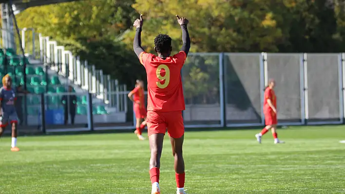 Kafayat Atoke Başhıru, 3 maçta 9 golle dikkat çekiyor