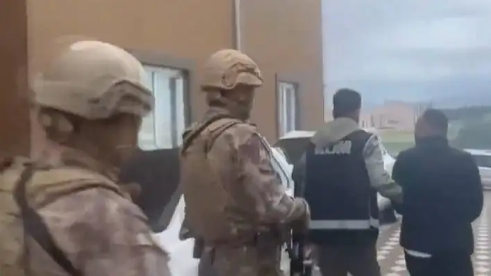 Tefecilik operasyonu: 5 tutuklama