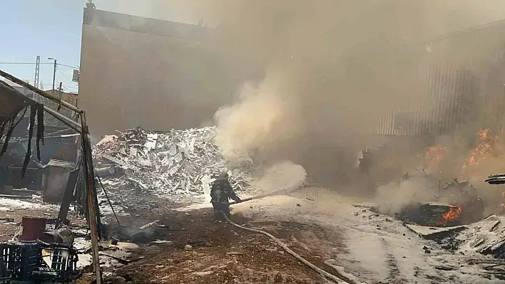 Kahramanmaraş'ta Palet Üretim Tesisinde Yangın Çıktı