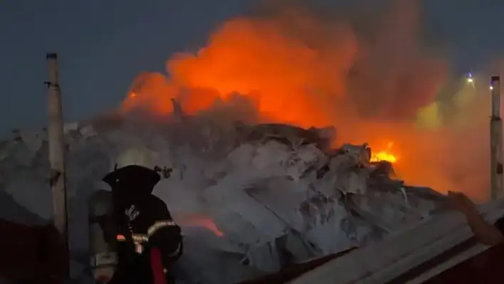 Geri dönüşüm tesisinde yangın