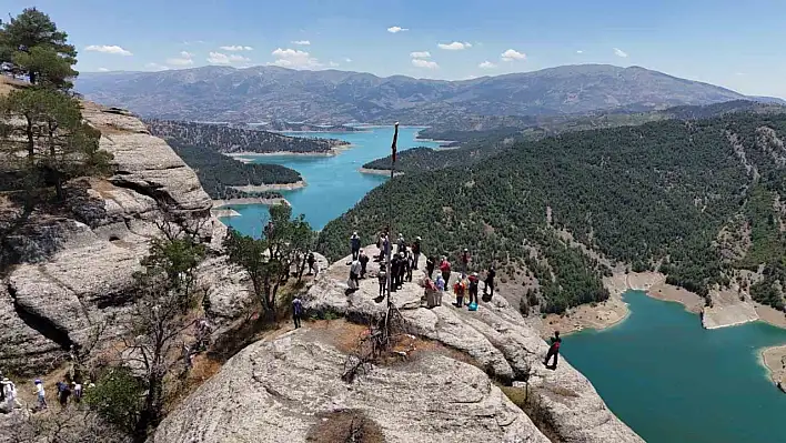Güredil Kalesi doğal güzellikleri ile göz dolduruyor