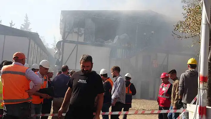 İnşaat işçilerinin kaldığı konteynerde yangın çıktı!