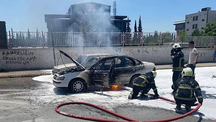 Seyir Halindeki Otomobil Alev Aldı