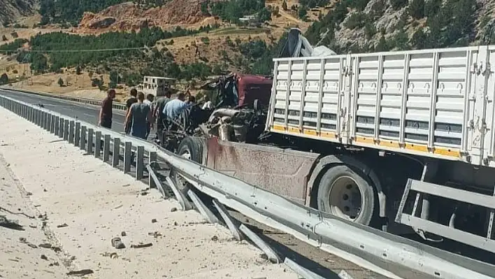 Kahramanmaraş'ta tır kazası: Sürücü ağır yaralandı