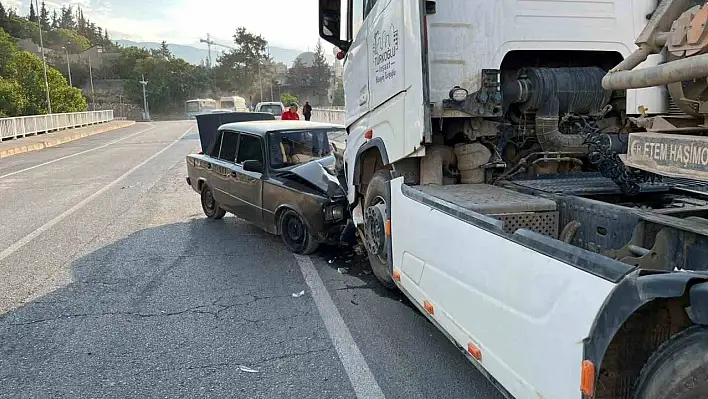Otomobil ile kamyon çarpıştı: Kahramanmaraş'ta trafik kazası!
