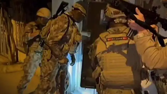 Sabahın ilk ışıklarında baskın! Kahramanmaraş'ta 15 tutuklama