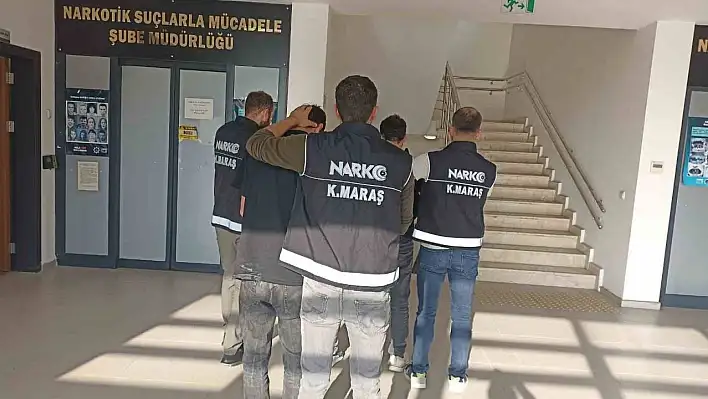 Polisten uyuşturucu tacirlerine darbe: 2 bin 403 hap ele geçirildi